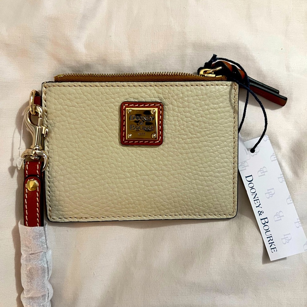 Dooney & Bourke beautiful card holder / wristlet